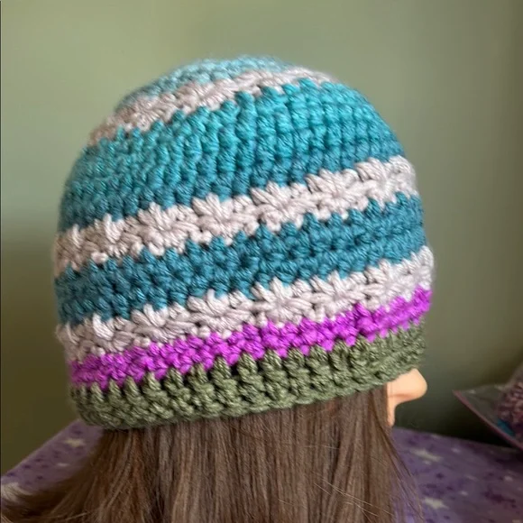 Handmade Crochet Beanie medium soft mandala acrylic yarn new - Picture 8 of 10